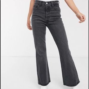 LEVI’s RIBCAGE FLARE JEANS WASHED BLACK EUC!  Waist 29 Length 32” 12” High rise